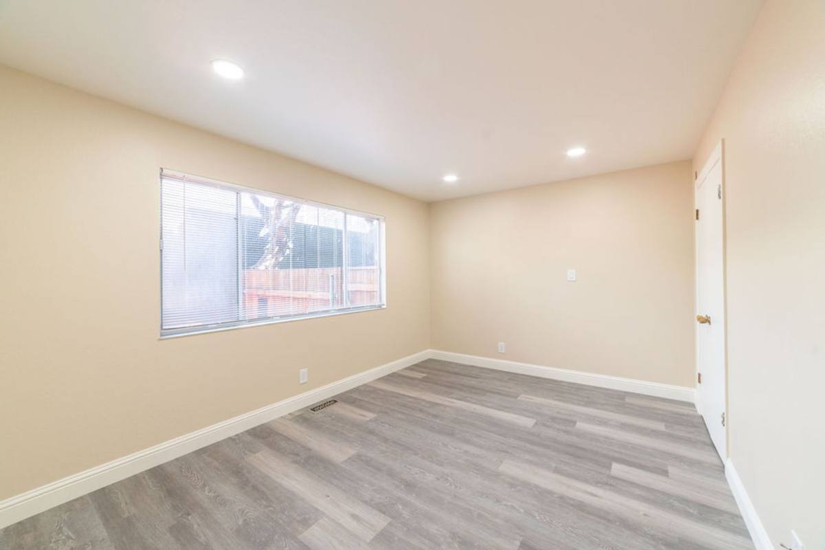 Apartment for rent at 490 42nd St, Oakland, CA 94609