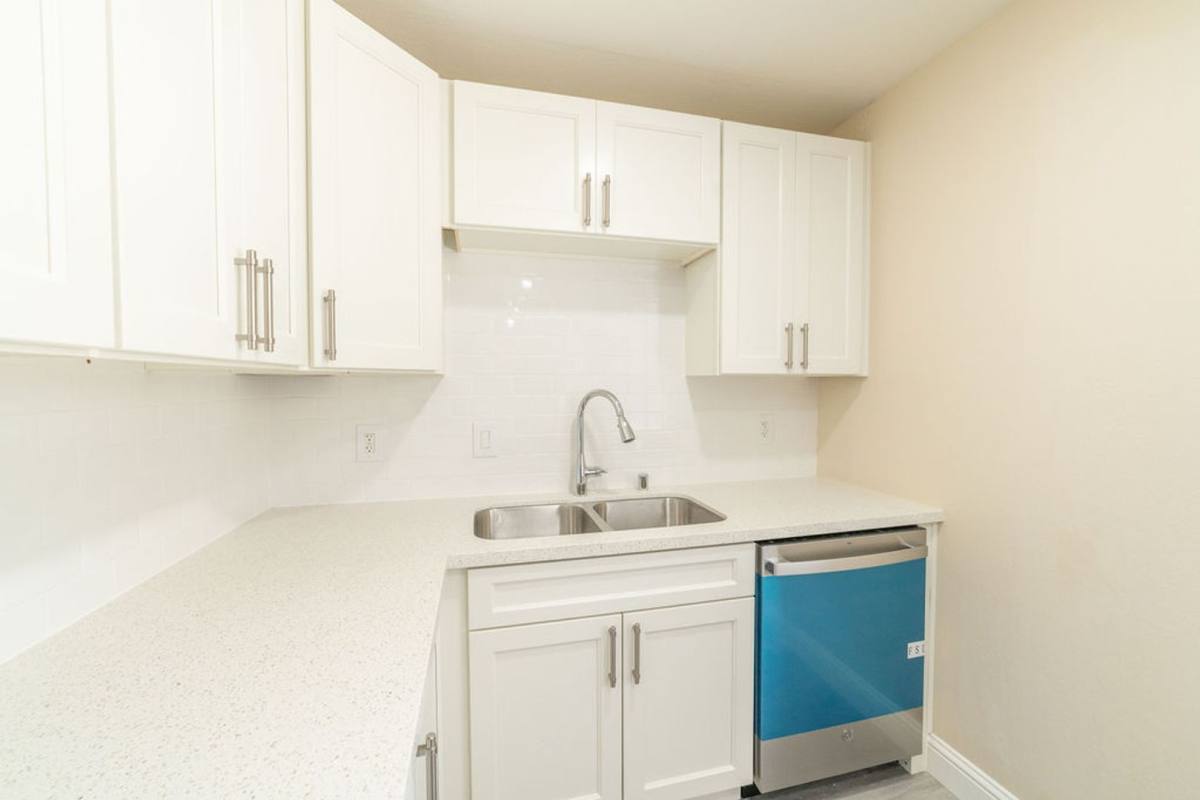 Apartment for rent at 490 42nd St, Oakland, CA 94609