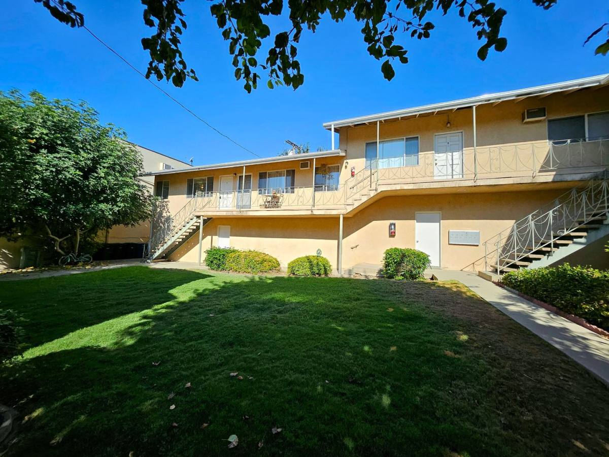 Apartment for rent at 311 Cornell Dr, Burbank, CA 91504