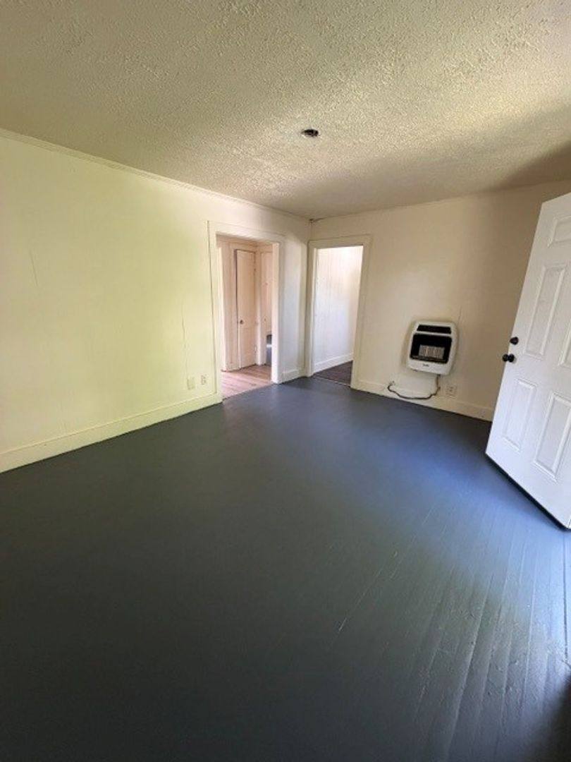 Apartment for rent at 1712 1/2 Walnut St, Hopkinsville, KY 42240