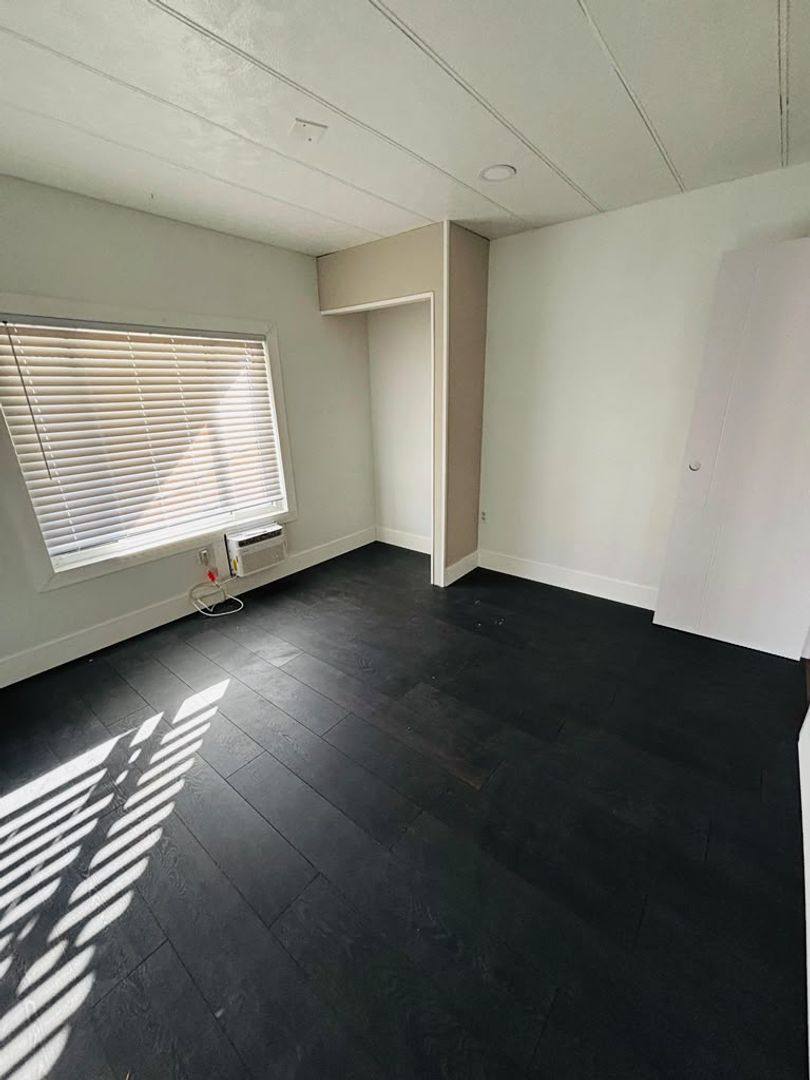 Apartment for rent at 4221 Pittenger Dr, Sarasota, FL 34234
