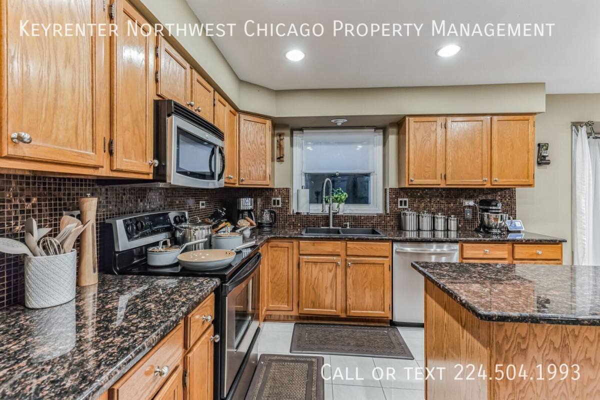 House for rent at 324 Chesapeake Lane, Bloomingdale, IL 60108