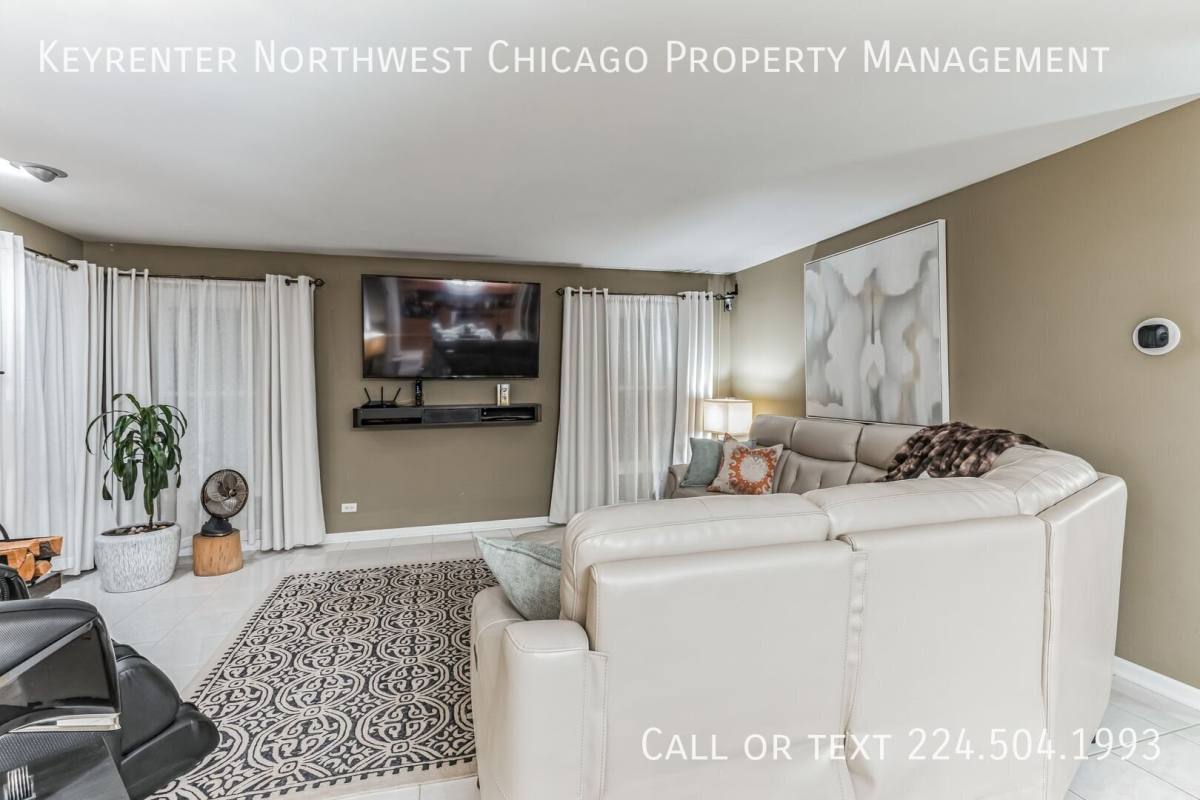 House for rent at 324 Chesapeake Lane, Bloomingdale, IL 60108