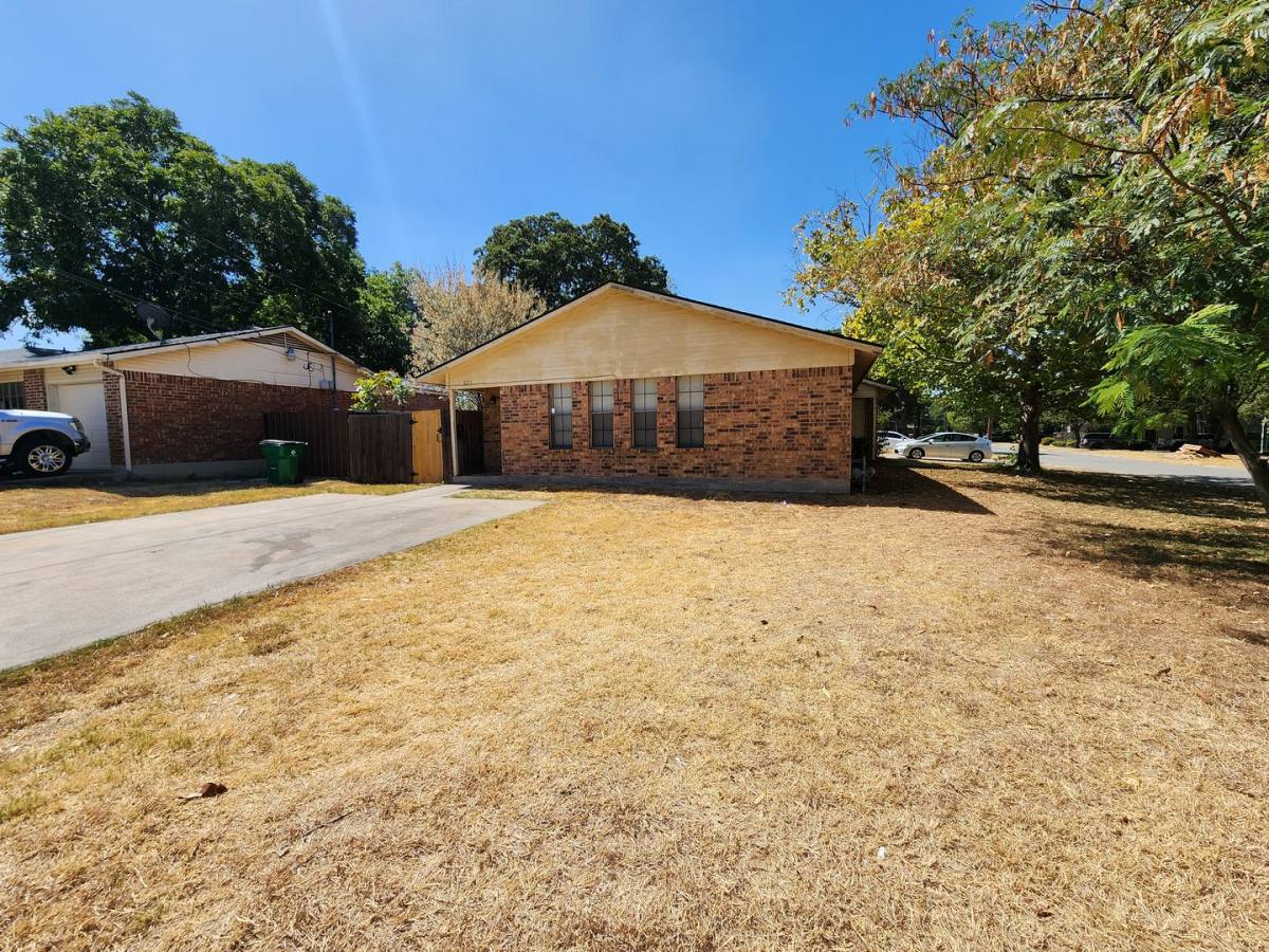 Apartment for rent at 3211 Eastridge Dr, Haltom City, TX 76117