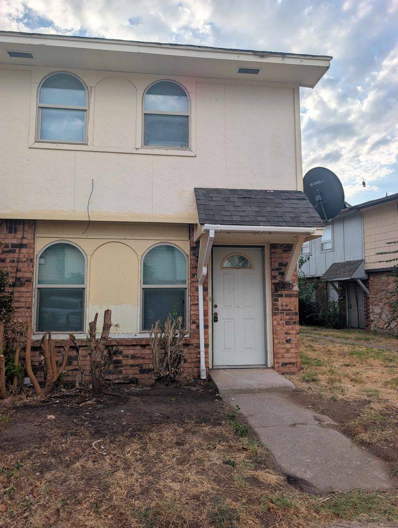 Townhouse for rent at 850 Greenvale Rd, Oklahoma City, OK 73127