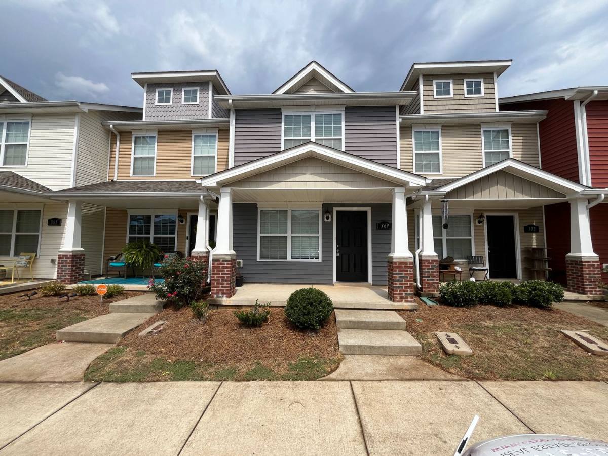 Townhouse for rent at 369 Sam Houston Circle, Clarksville, TN 37040