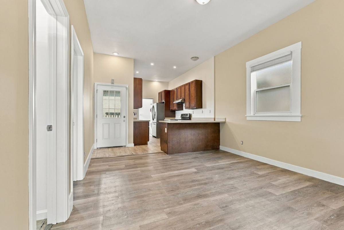 Townhouse for rent at 2535 Filbert St, Oakland, CA 94607