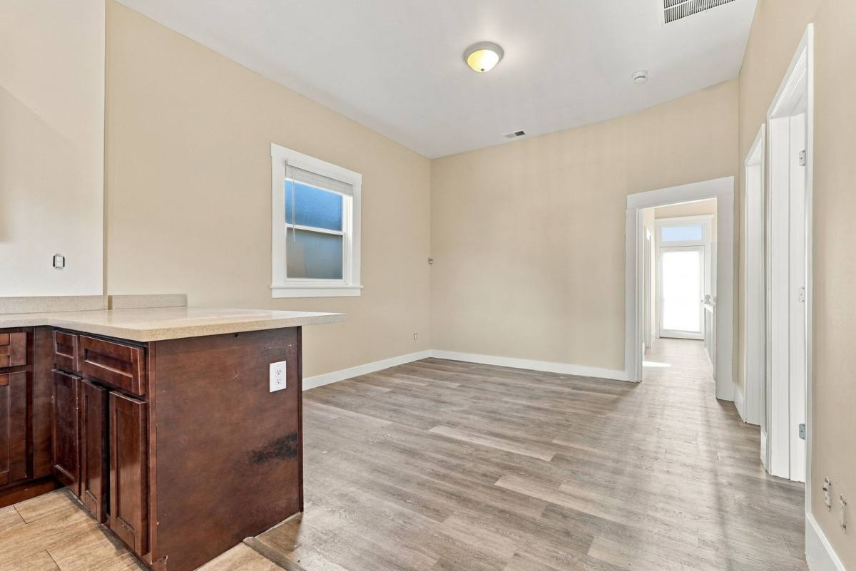 Townhouse for rent at 2535 Filbert St, Oakland, CA 94607