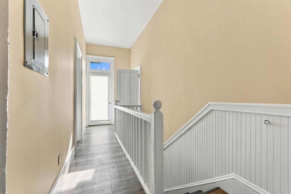 Townhouse for rent at 2535 Filbert St, Oakland, CA 94607