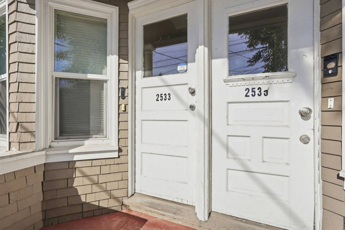 Townhouse for rent at 2535 Filbert St, Oakland, CA 94607