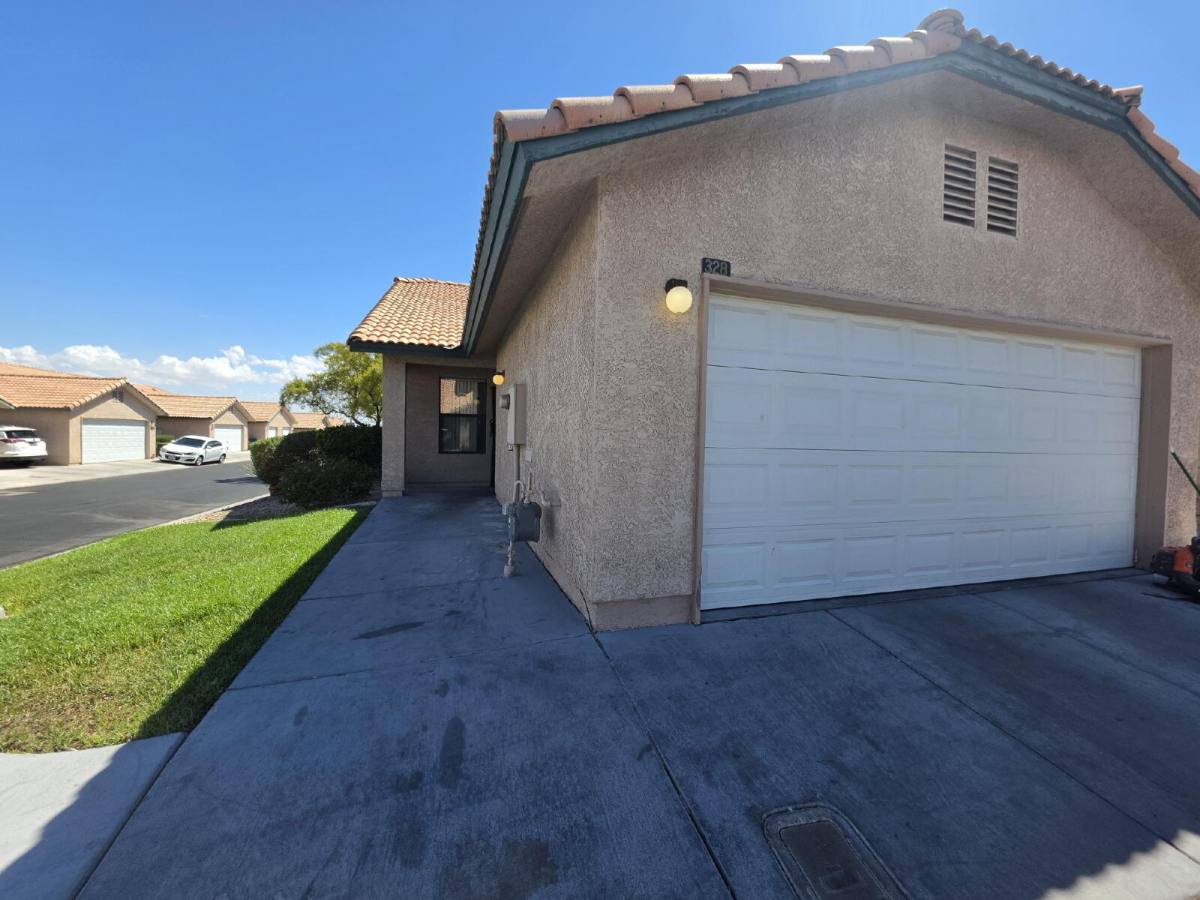 House for rent at 328 Caracas Dr, Las Vegas, NV 89145