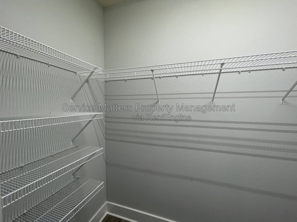 Apartment for rent at 914 E Wright St, Pensacola, FL 32501