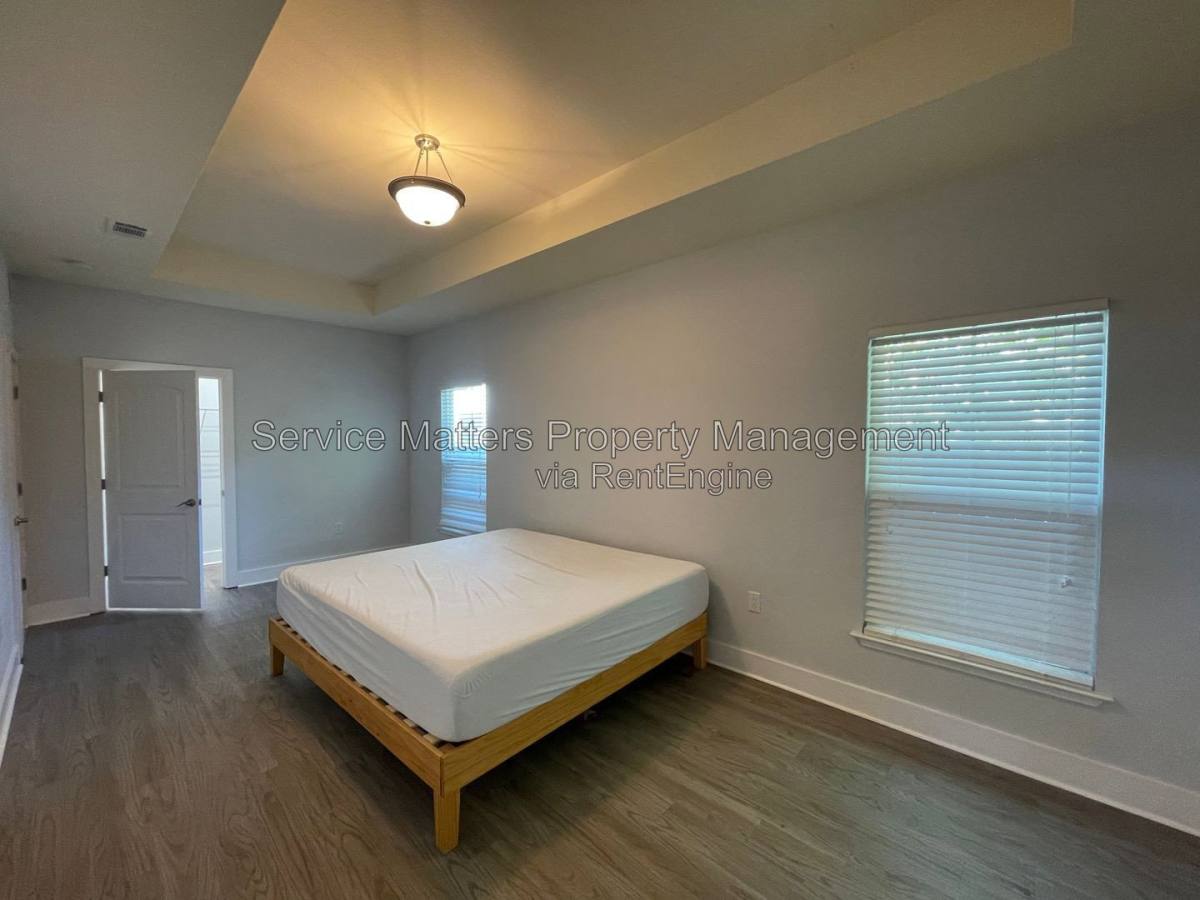 Apartment for rent at 914 E Wright St, Pensacola, FL 32501