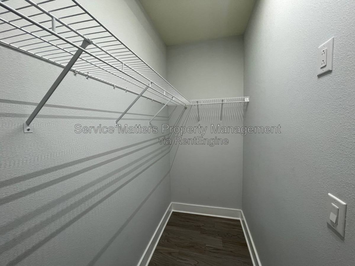 Apartment for rent at 914 E Wright St, Pensacola, FL 32501