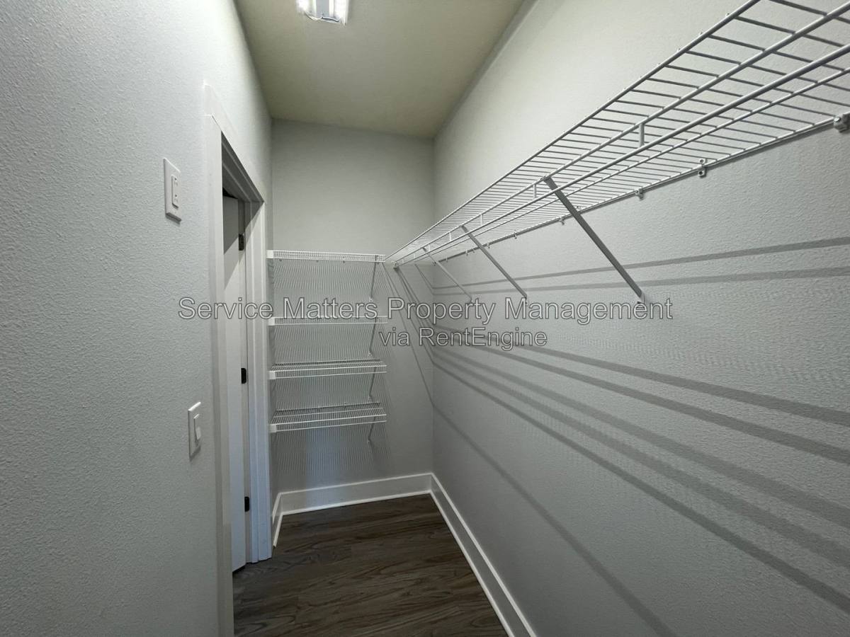 Apartment for rent at 914 E Wright St, Pensacola, FL 32501