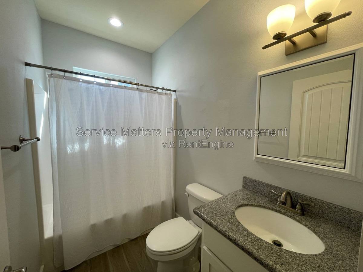 Apartment for rent at 914 E Wright St, Pensacola, FL 32501