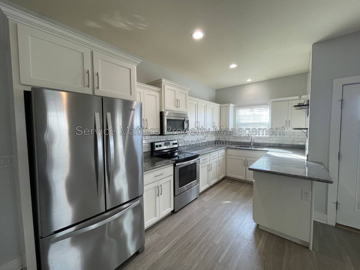 Apartment for rent at 914 E Wright St, Pensacola, FL 32501