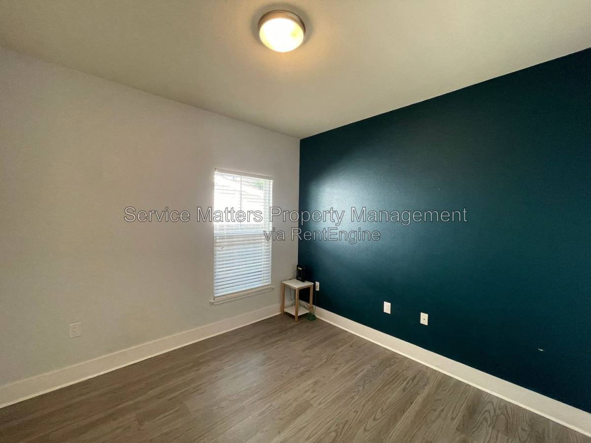 Apartment for rent at 914 E Wright St, Pensacola, FL 32501