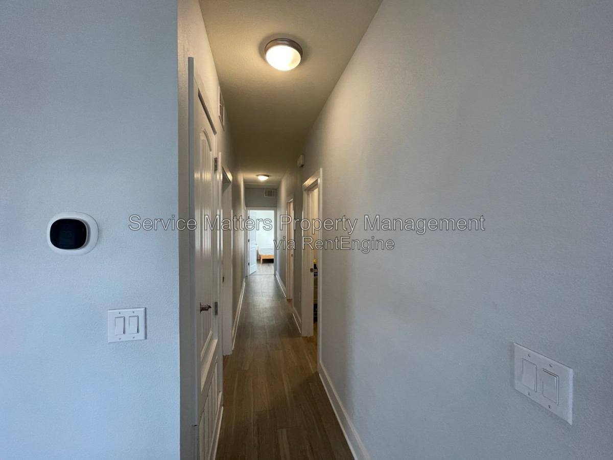 Apartment for rent at 914 E Wright St, Pensacola, FL 32501