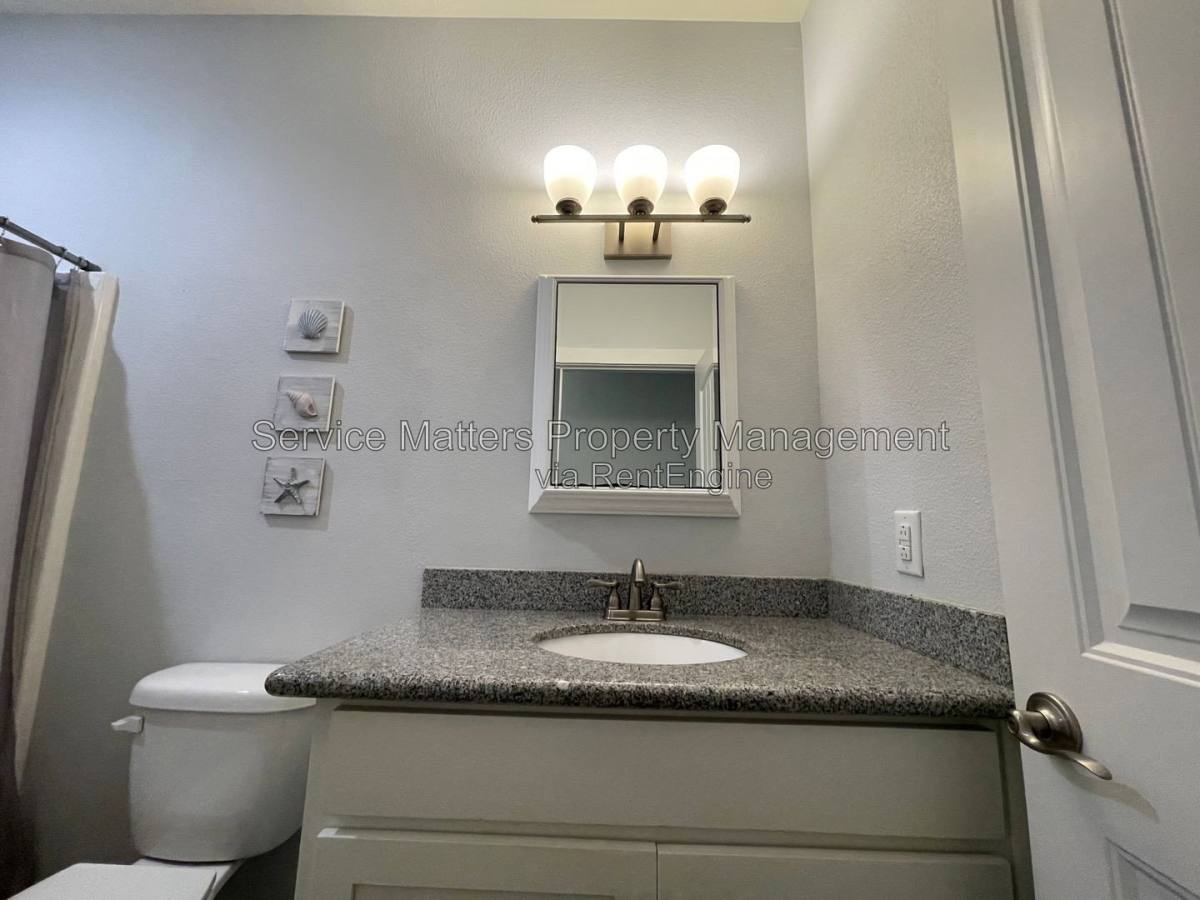 Apartment for rent at 914 E Wright St, Pensacola, FL 32501