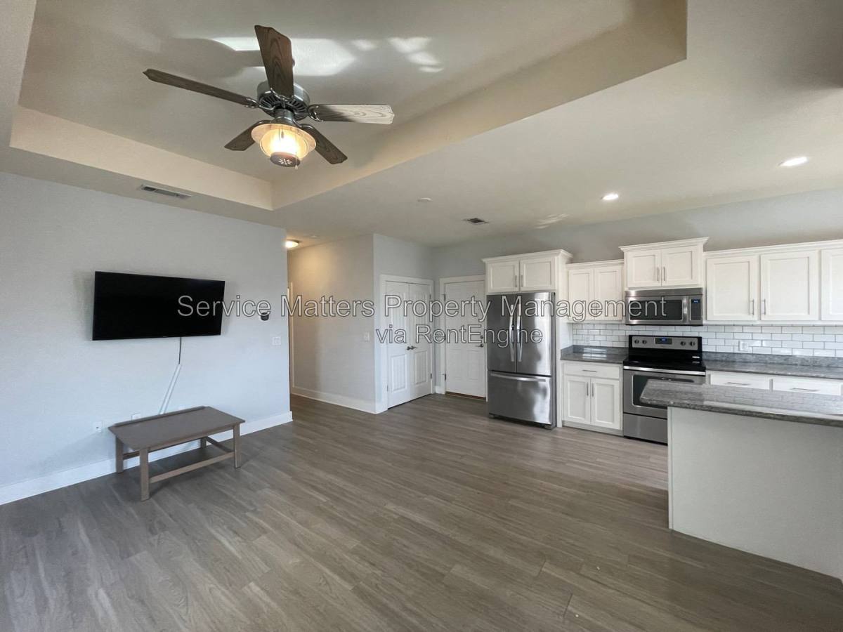 Apartment for rent at 914 E Wright St, Pensacola, FL 32501