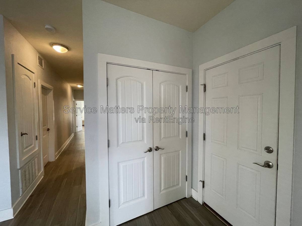 Apartment for rent at 914 E Wright St, Pensacola, FL 32501