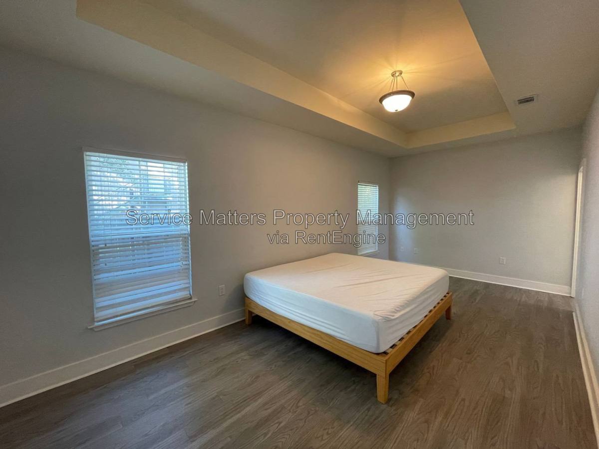 Apartment for rent at 914 E Wright St, Pensacola, FL 32501
