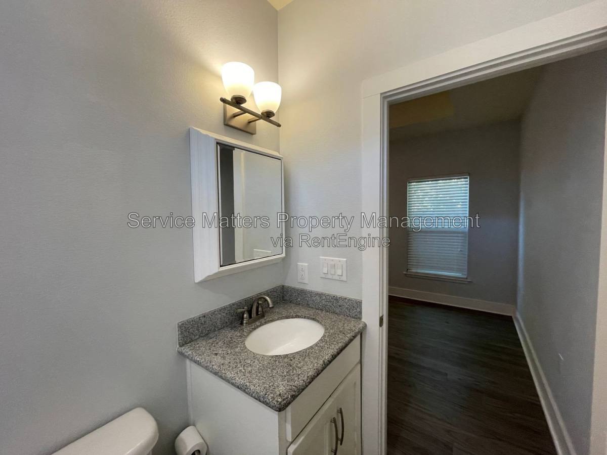 Apartment for rent at 914 E Wright St, Pensacola, FL 32501