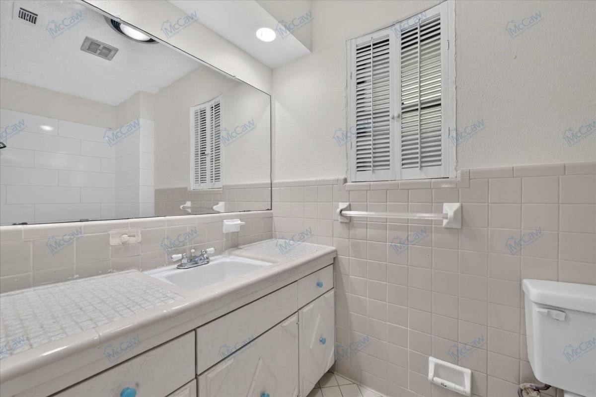 Apartment for rent at 4900 Inverness Ave, Fort Worth, TX 76132