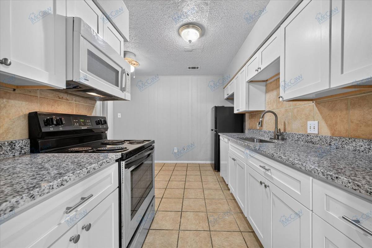 Apartment for rent at 4902 Inverness Ave, Fort Worth, TX 76132