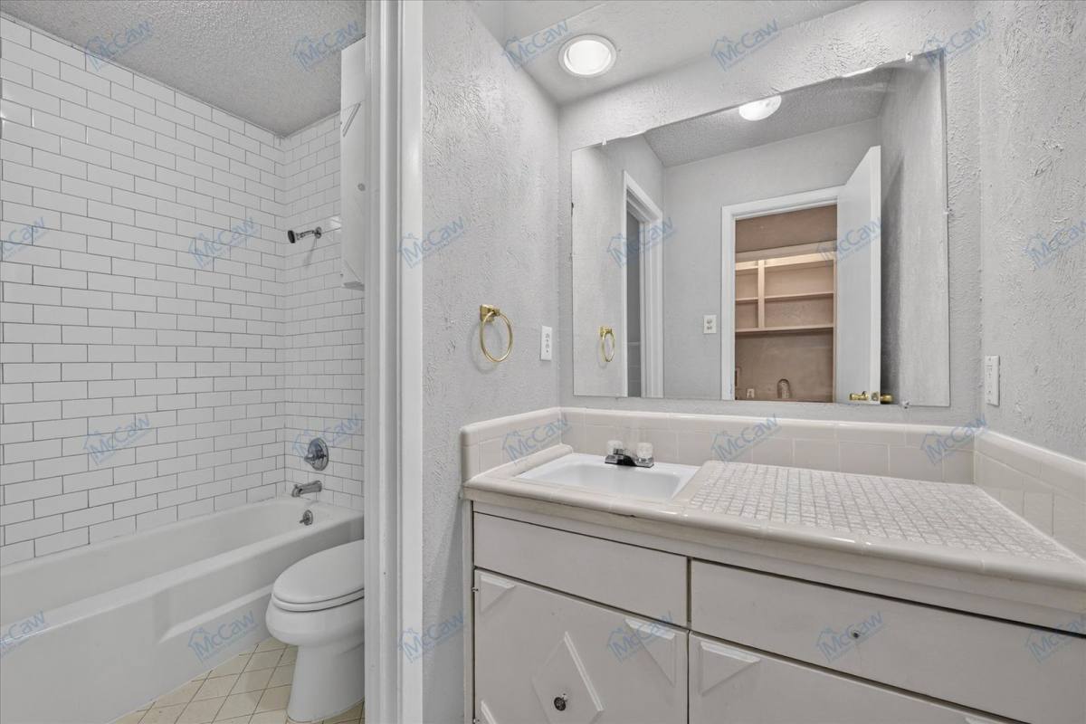 Apartment for rent at 4902 Inverness Ave, Fort Worth, TX 76132