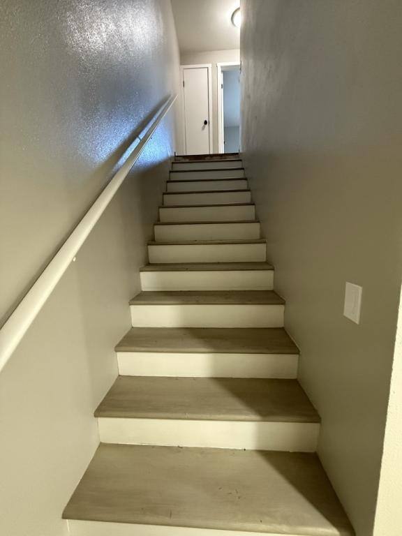 Townhouse for rent at 508 11th St NW, Puyallup, WA 98371