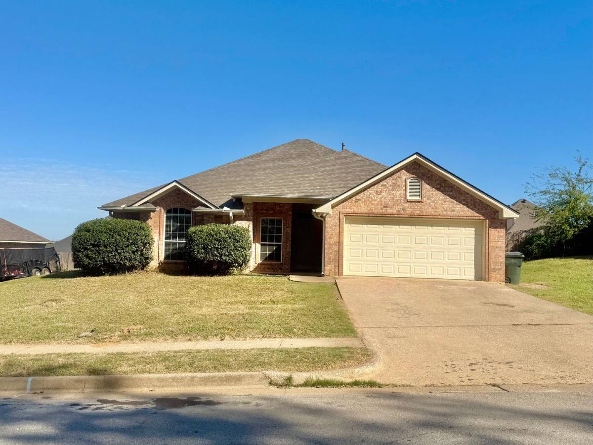 House for rent at 8340 Stonebridge Way, Tyler, TX 75703