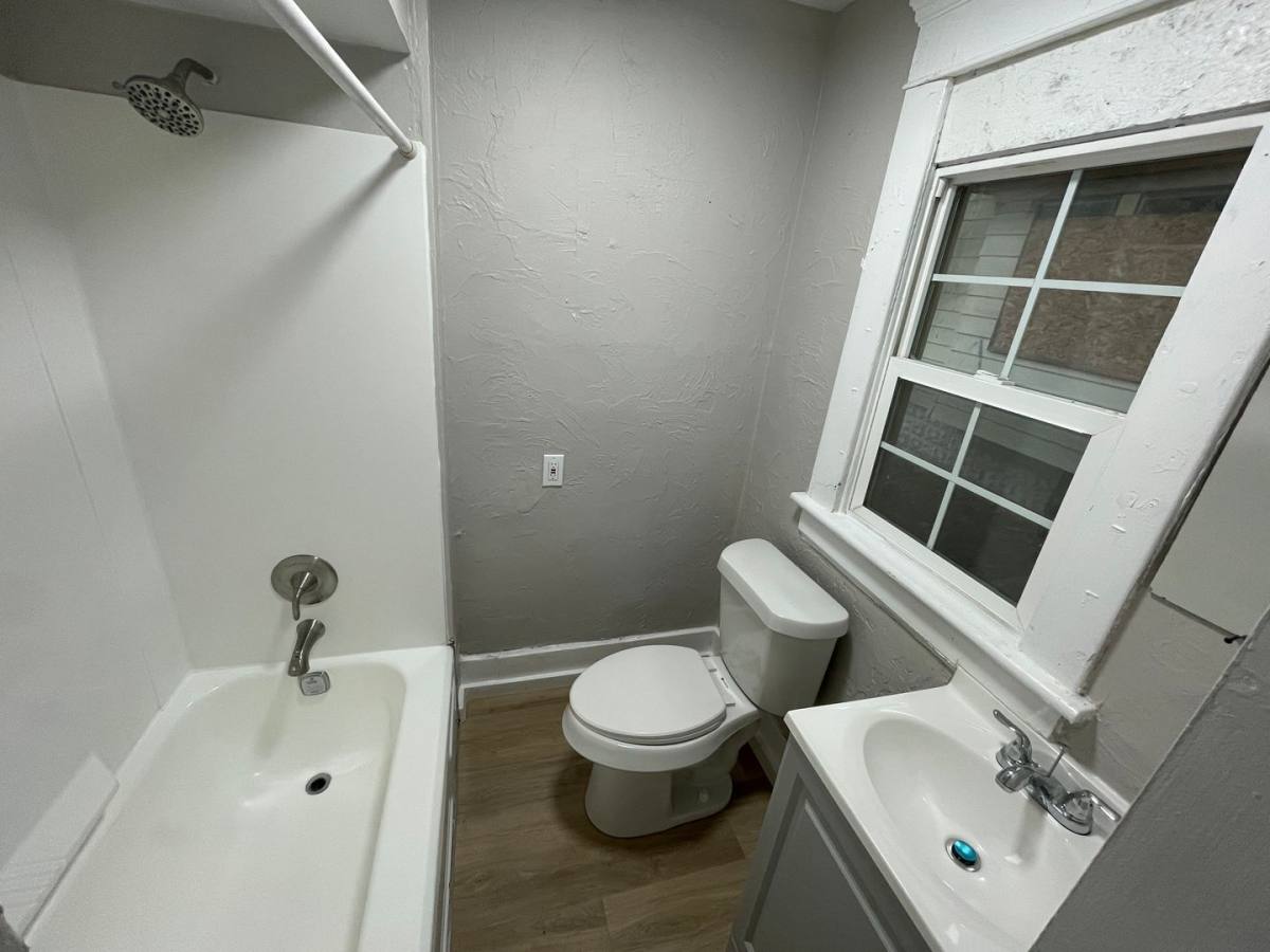 Apartment for rent at 1141 McKinley Ave, Akron, OH 44306
