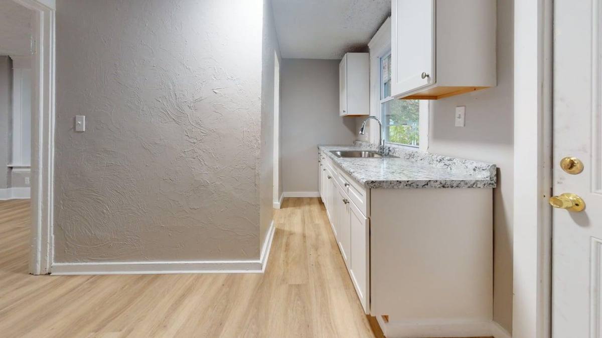 Apartment for rent at 1141 McKinley Ave, Akron, OH 44306