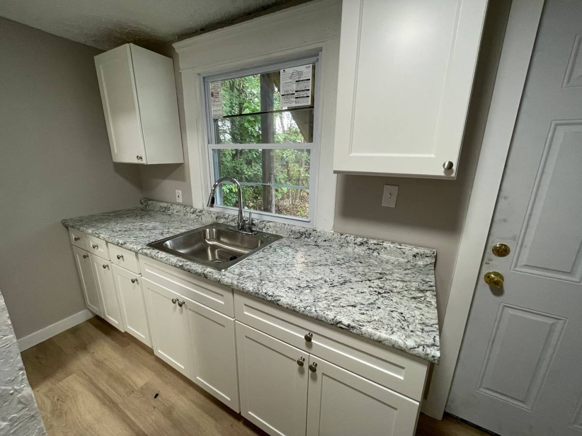Apartment for rent at 1141 McKinley Ave, Akron, OH 44306
