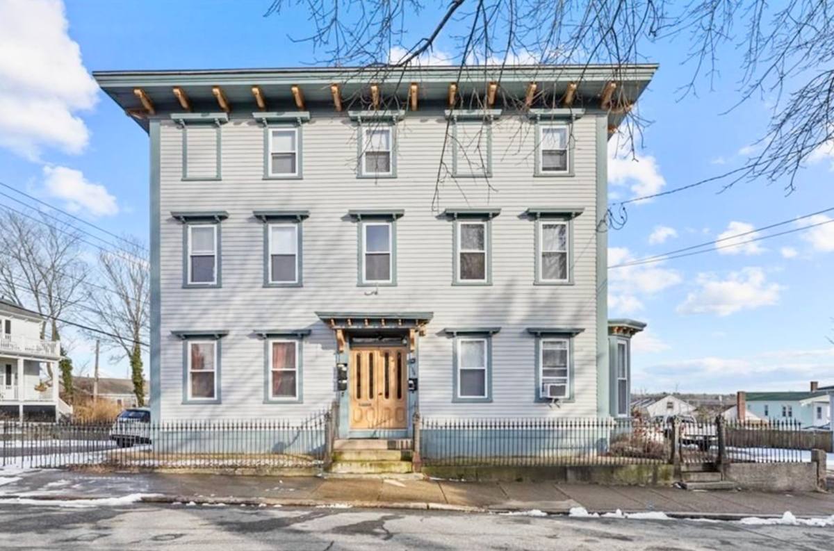 Apartment for rent at 154 Peirce St, East Greenwich, RI 02818