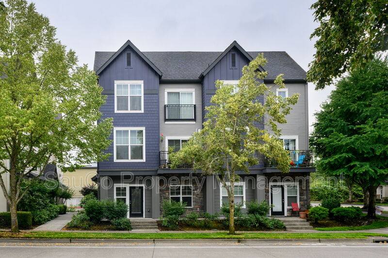 Apartment for rent at 10651 NE Red Wing Way #102, Beaverton, OR 97006