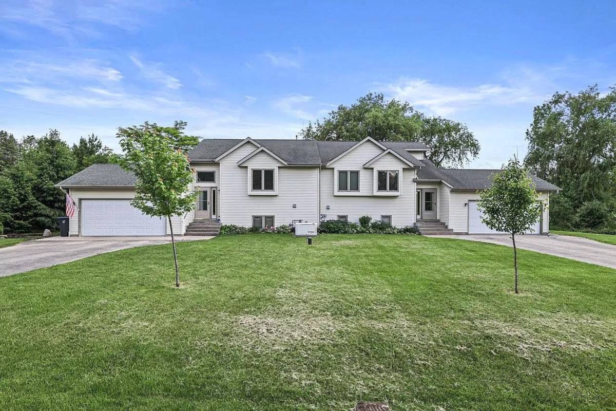 Townhouse for rent at Lochtyn Ridge Townhouse, 1023, 1025 Lochtyn Ridge, Wales, WI 53183
