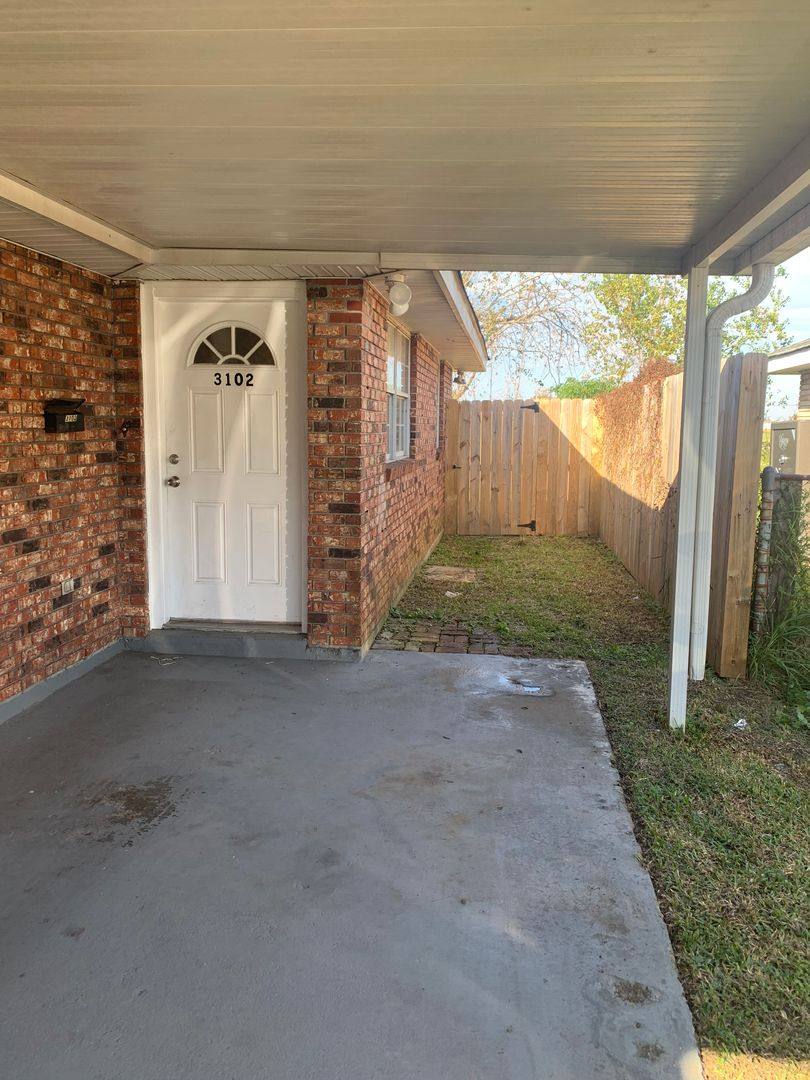 Apartment for rent at 3100-02 Pakenham Dr, Chalmette, LA 70043