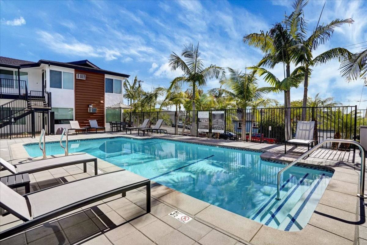 Apartment for rent at 2201 E 21st St, Signal Hill, CA 90755