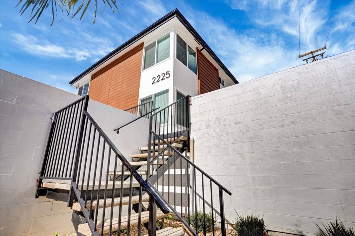 Apartment for rent at 2201 E 21st St, Signal Hill, CA 90755
