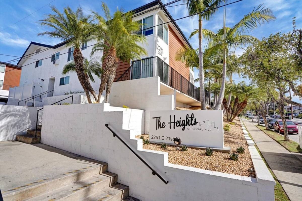 Apartment for rent at 2201 E 21st St, Signal Hill, CA 90755