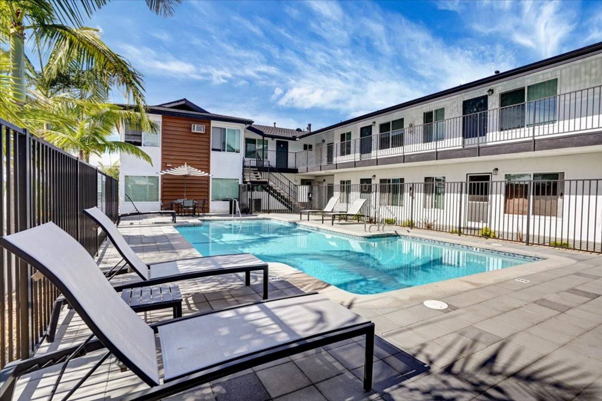 Apartment for rent at 2201 E 21st St, Signal Hill, CA 90755