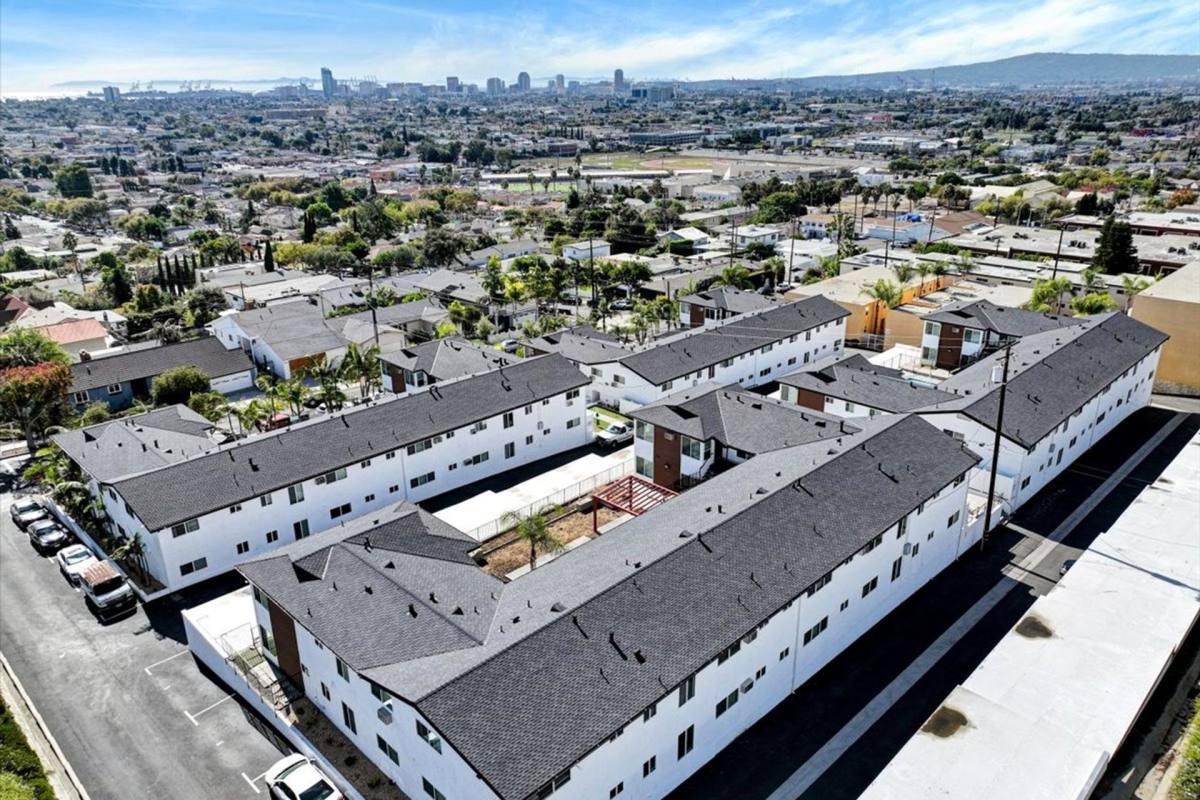 Apartment for rent at 2201 E 21st St, Signal Hill, CA 90755