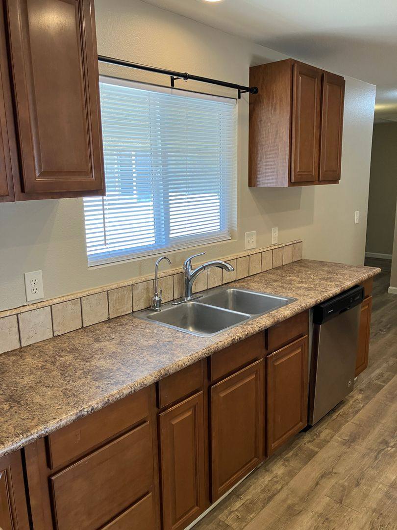 House for rent at 17168 Seidner Rd, Escalon, CA 95320