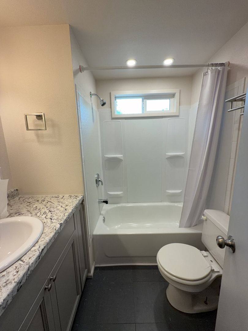 Apartment for rent at 13590 Eastlake Dr Extension, Clearlake, CA 95422