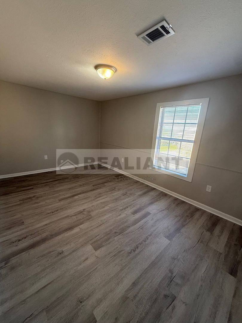 Apartment for rent at 32 Mary St #10, Berea, KY 40403