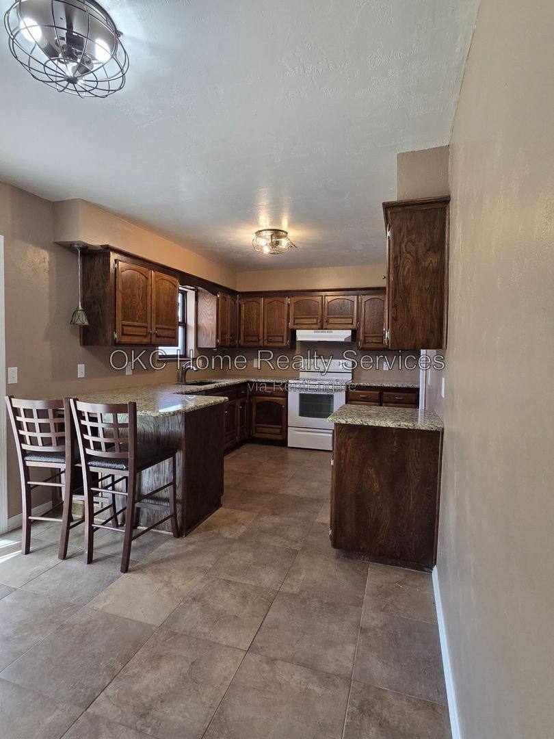 House for rent at 1012 Cooper Lane, Yukon, OK 73099