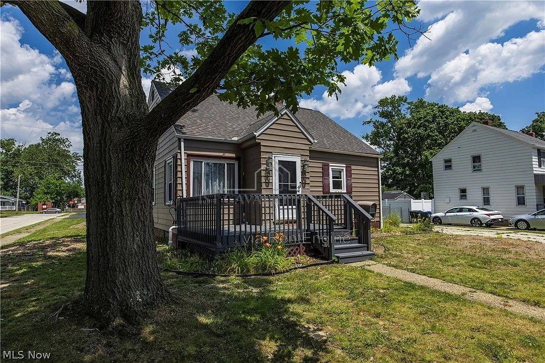 House for rent at 33 Pierce Ave, Cuyahoga Falls, OH 44221
